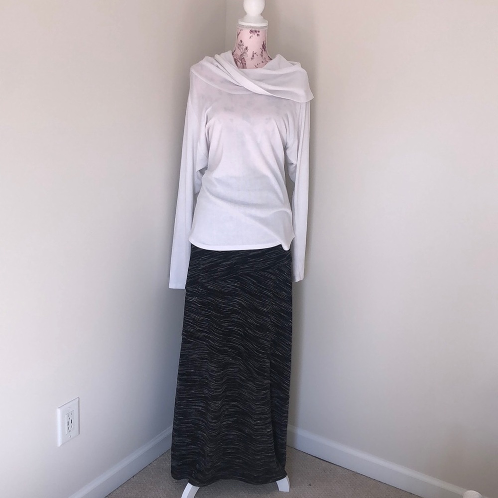 maxi long black skirt and white sweater